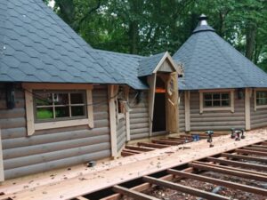 fundering en opbouw tuinhuis finse kota geschakeld