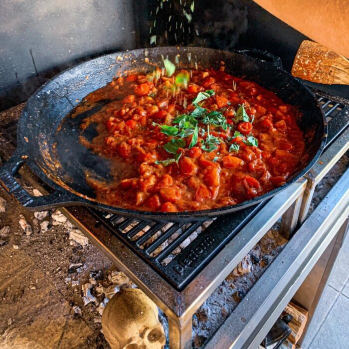 Valhal Outdoor Skillet 50cm met eten